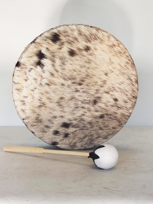 Tambor de chamán para ceremonias y rituales sagrados - Tambor chamánico Piel de vaca con pelo 12″