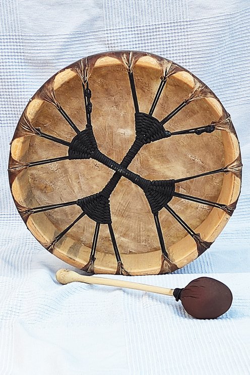 Tambor ritual chamánico (tambor de chamán) con piel de ciervo