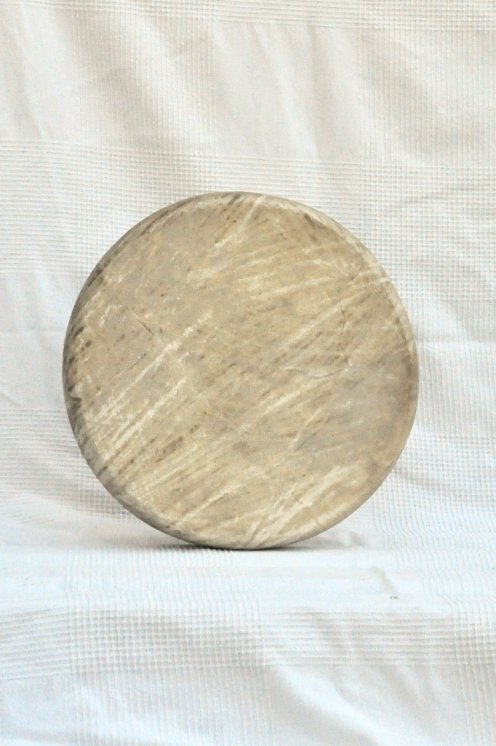 Tambor ritual chamánico (tambor de chamán) con piel de vaca