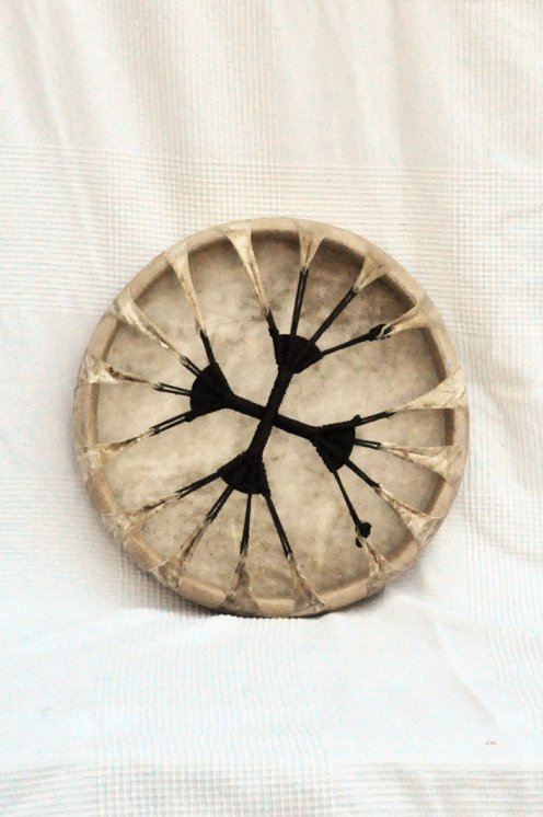 Tambor ritual chamánico (tambor de chamán) con piel de vaca