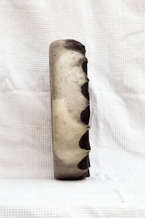 Tambor ritual chamánico (tambor de chamán) con piel de ciervo