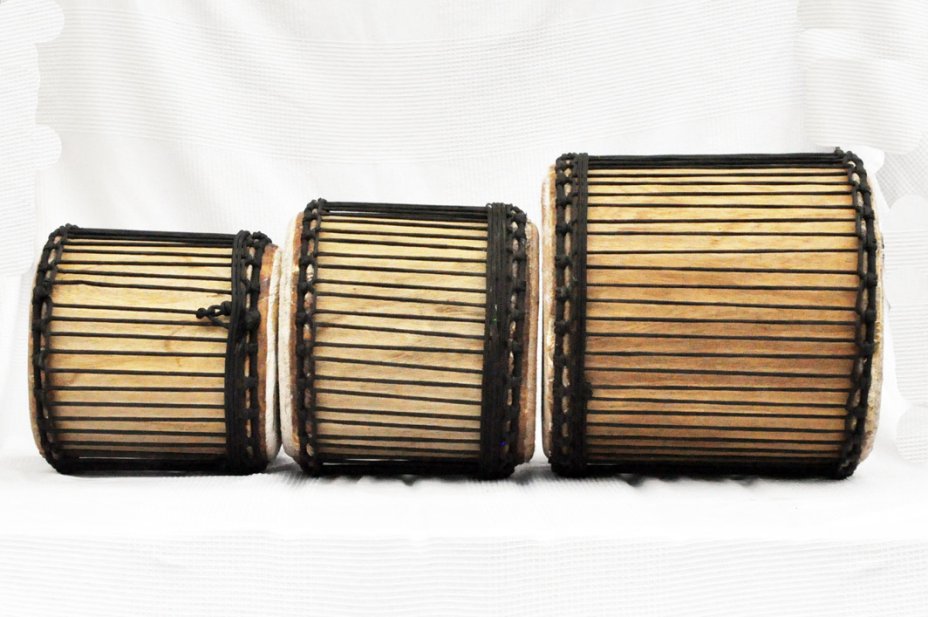 Juego de tam­bo­res de des­fi­le dundun - Set de mini-tambores dundunes de Guinea 3851
