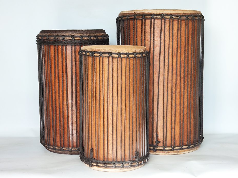 Juego de tambores bajos dundun - Set de dundunes de Guinea