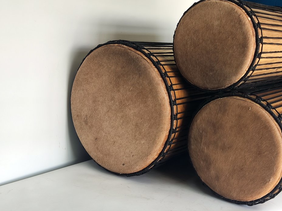 Juego de tambores bajos dundun - Set de dundunes de Guinea