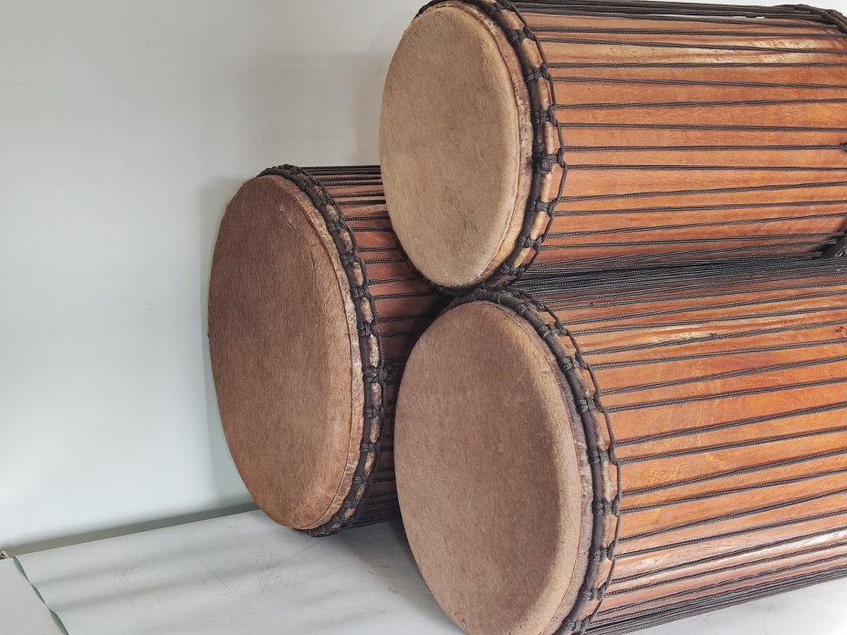 Juego de tambores bajos dundun - Set dundunes Guinea