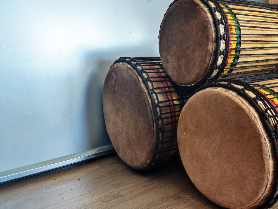 Juego de tambores bajos dundun - Set de dundunes de Guinea