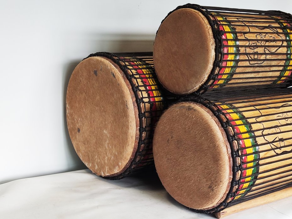 Juego de tambores bajos dundun - Set de dundunes de Guinea