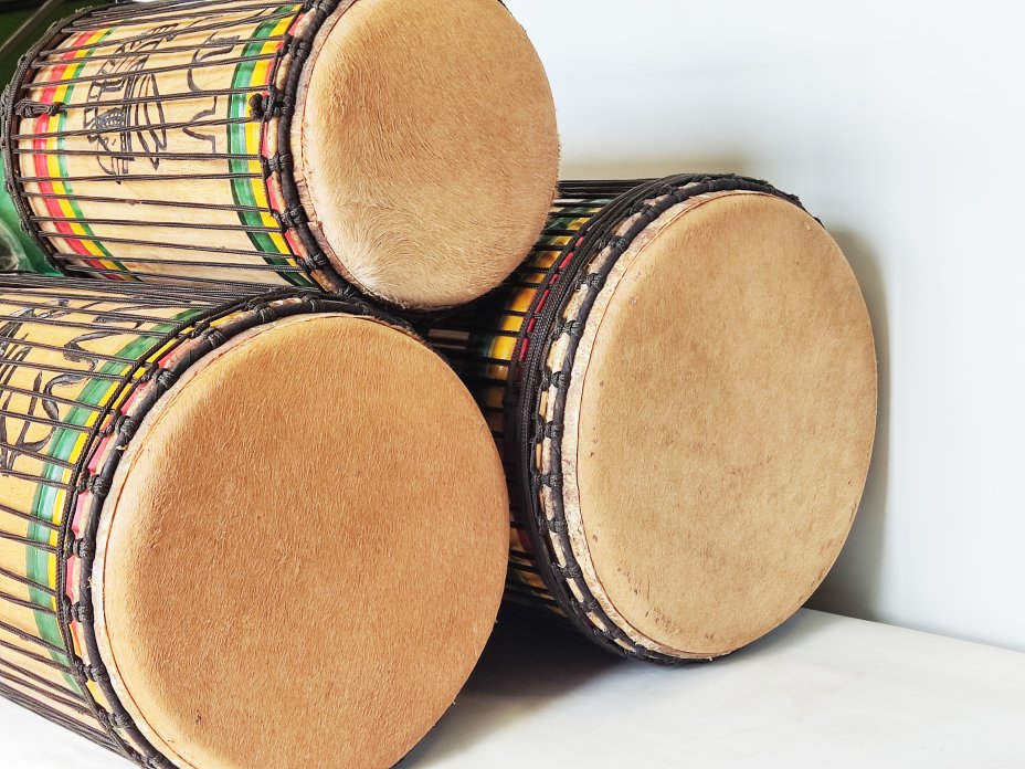 Juego de tambores bajos dundun - Set de dundunes de Guinea