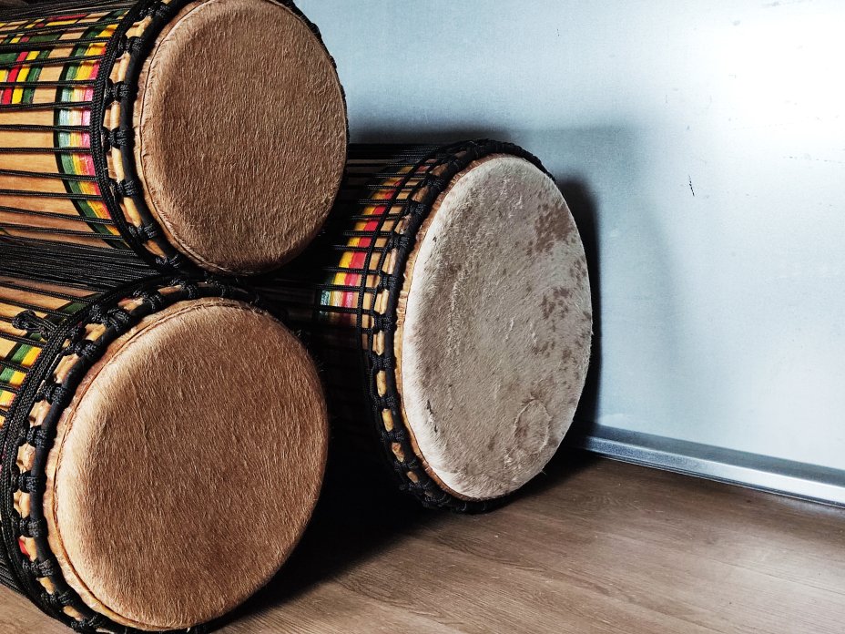 Juego de tambores bajos dundun - Set de dundunes de Guinea