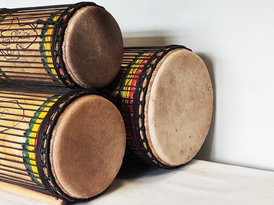 Juego de tambores bajos dundun - Set de dundunes de Guinea