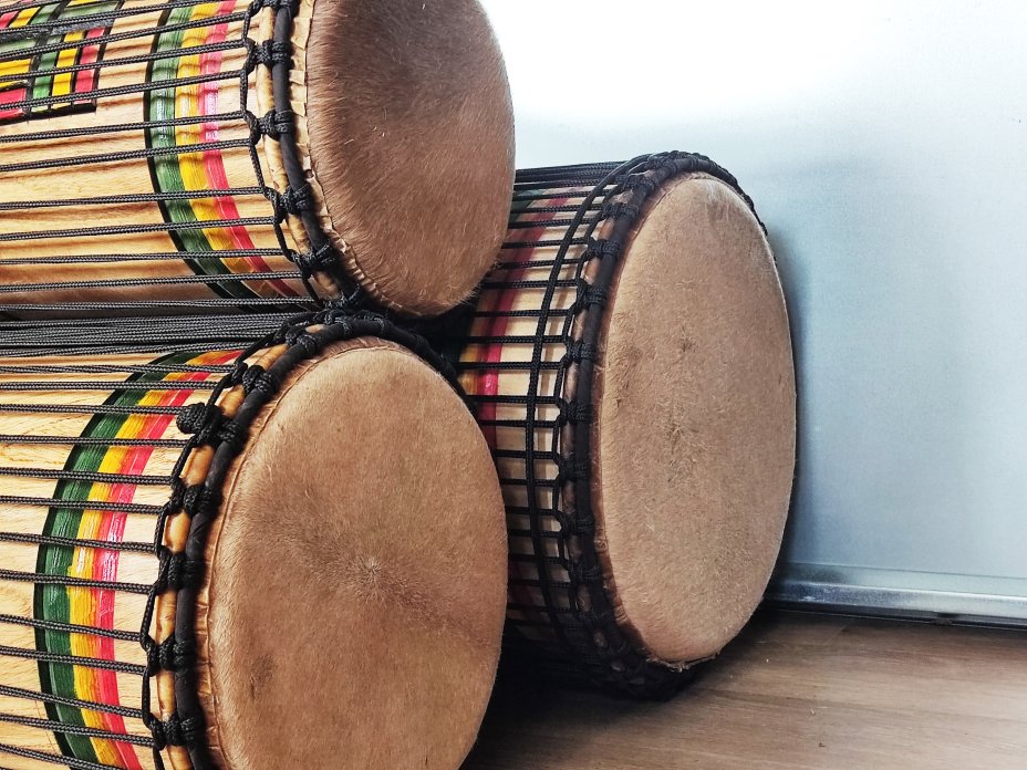 Juego de tambores bajos dundun - Set de dundunes de Guinea